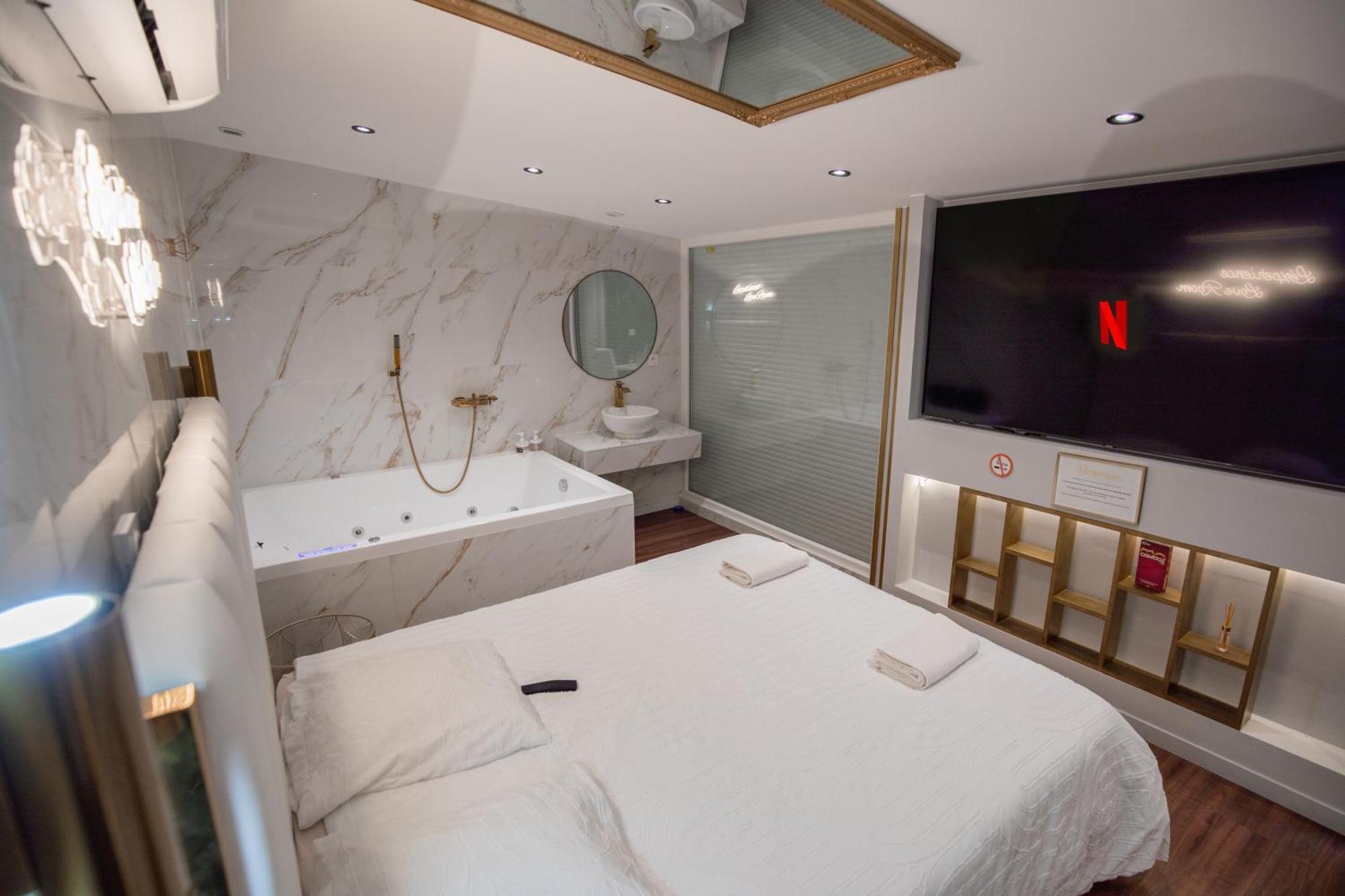 L'Experience Love Room Saint-Jean-Bonnefonds Esterno foto