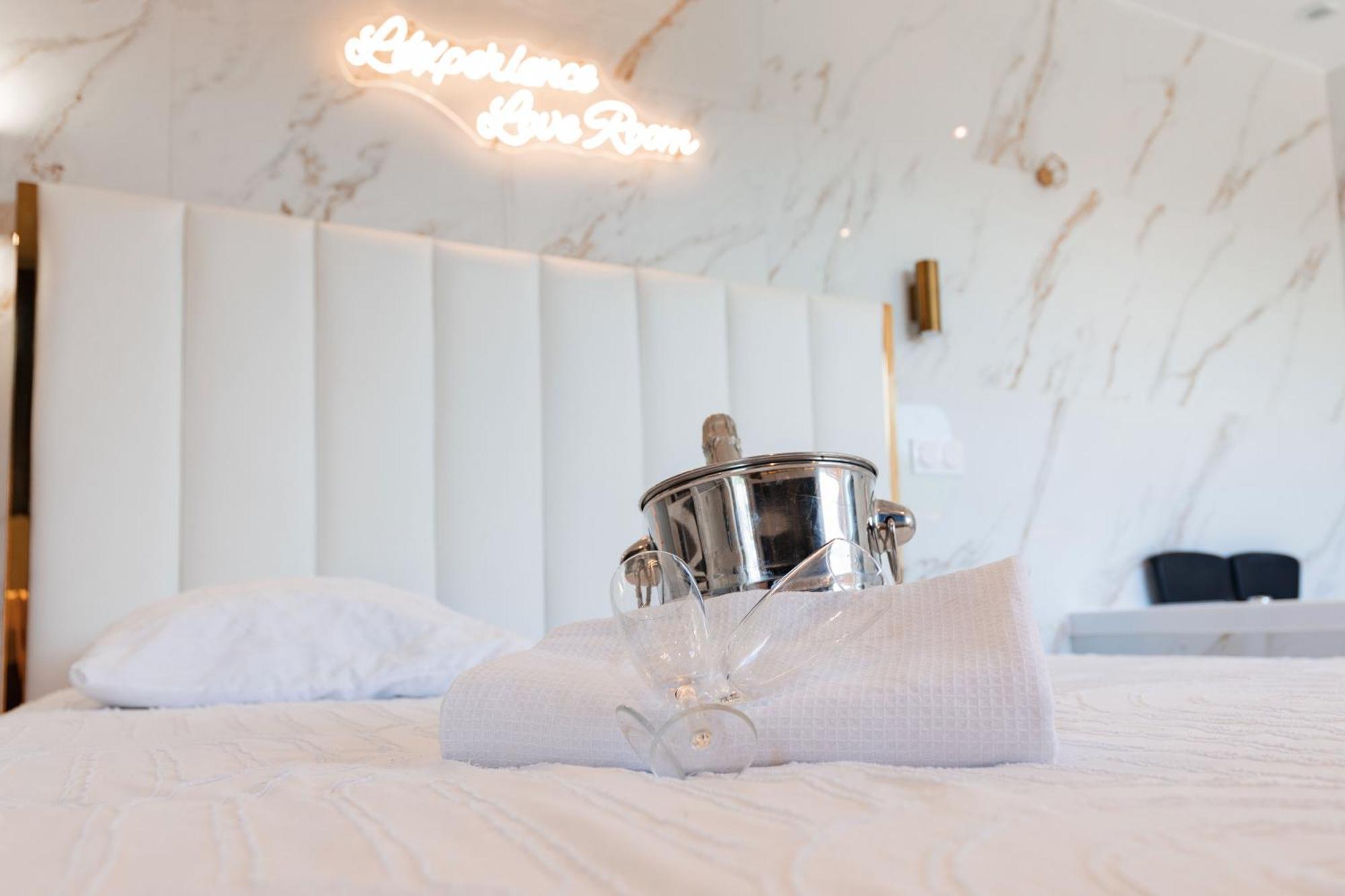 L'Experience Love Room Saint-Jean-Bonnefonds Esterno foto