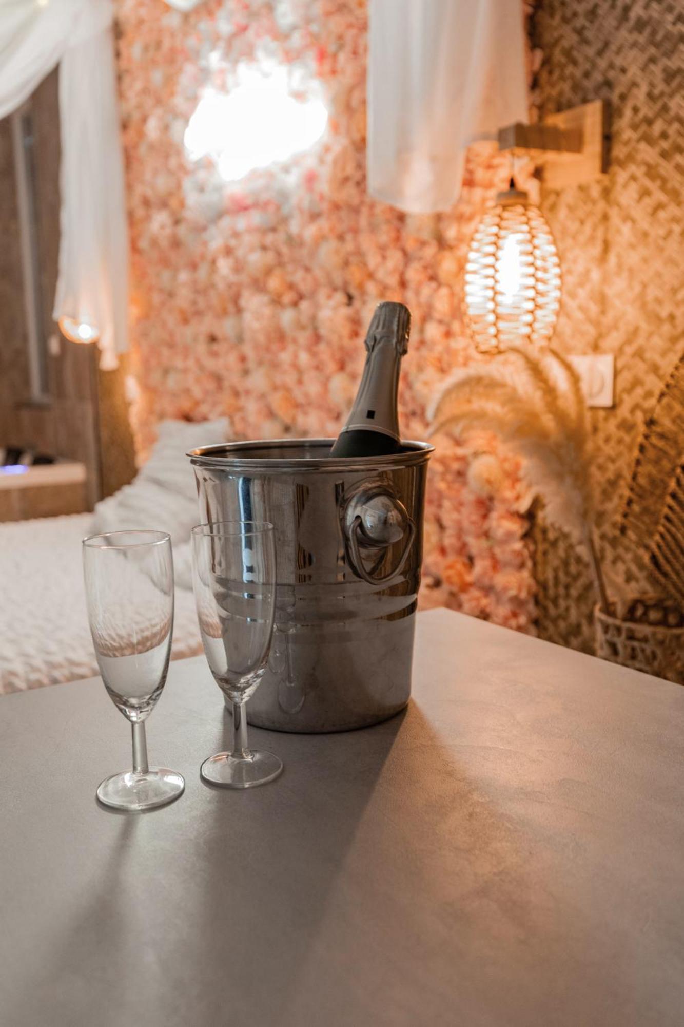 L'Experience Love Room Saint-Jean-Bonnefonds Esterno foto