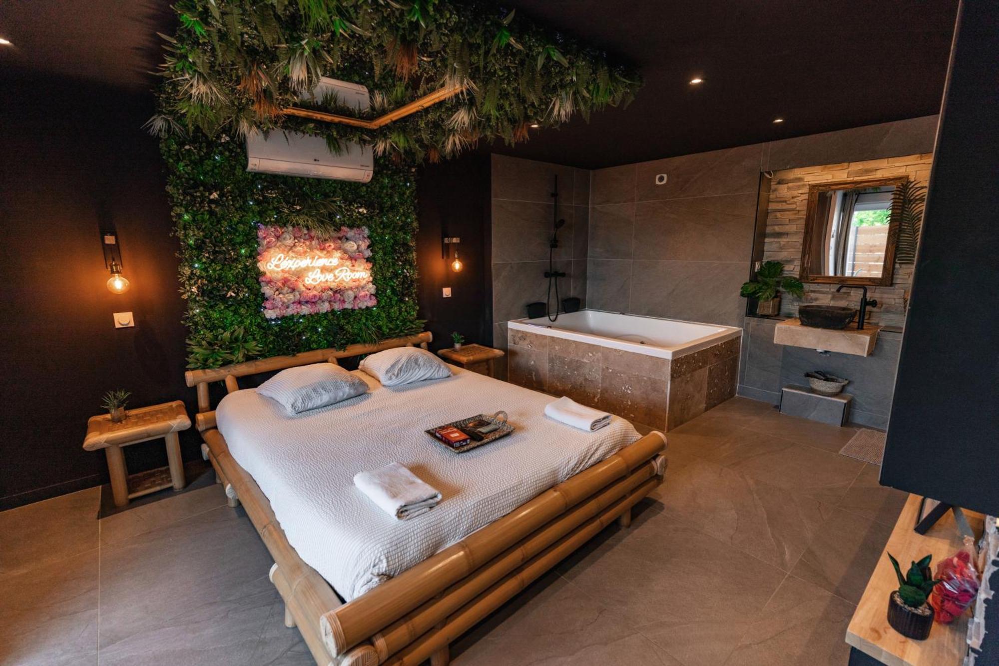 L'Experience Love Room Saint-Jean-Bonnefonds Esterno foto
